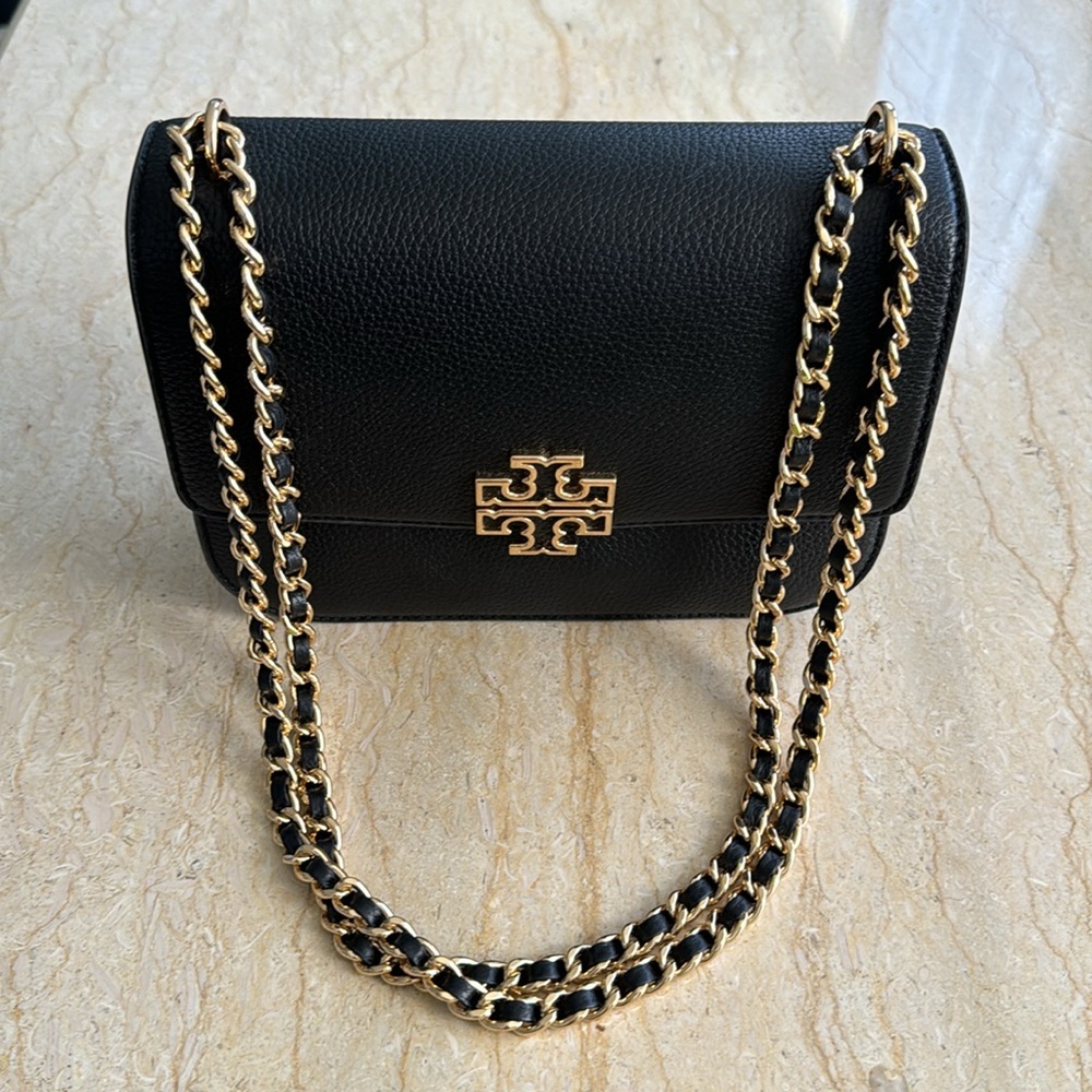 Brand new without tag, authentic Tory Burch Black Leather Crossbody Bag. - Picture 3 of 11